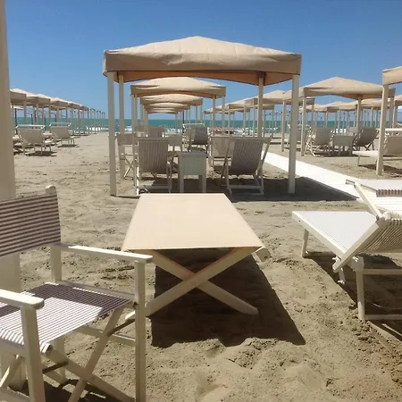 House,giardino,piscina,spiaggia, 6 Posti וירג'יו