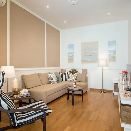 בקתה House,giardino,piscina,spiaggia, 6 Posti *